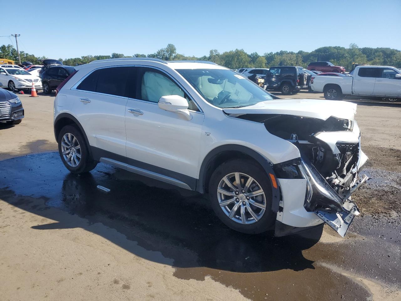 2022 Cadillac Xt4 Premium Luxury - Image 4