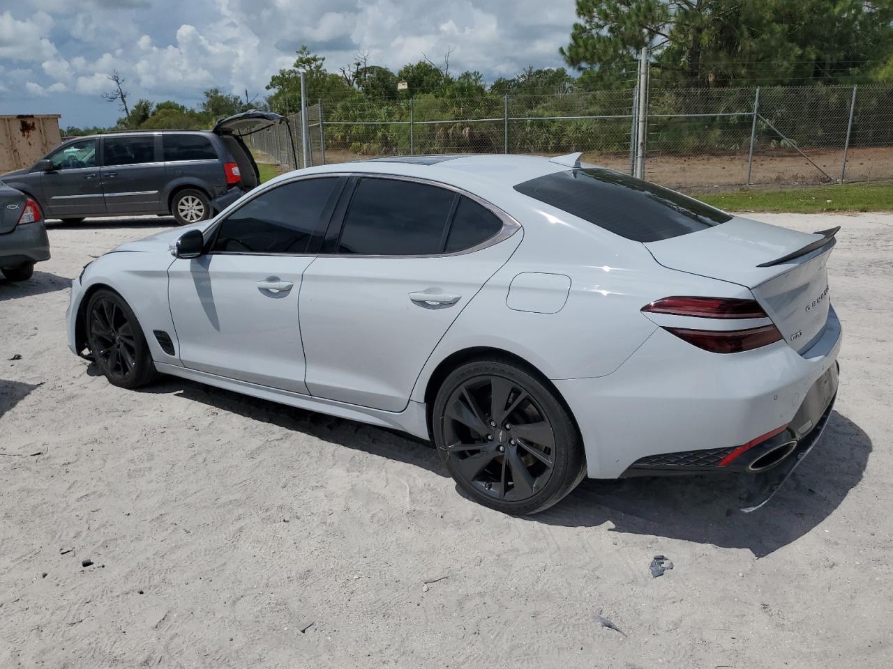 2022 Genesis G70 Base - Фото 2