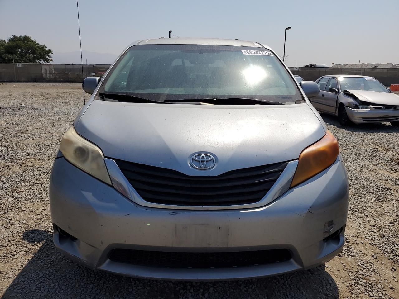 2011 Toyota Sienna Le - Фото 5
