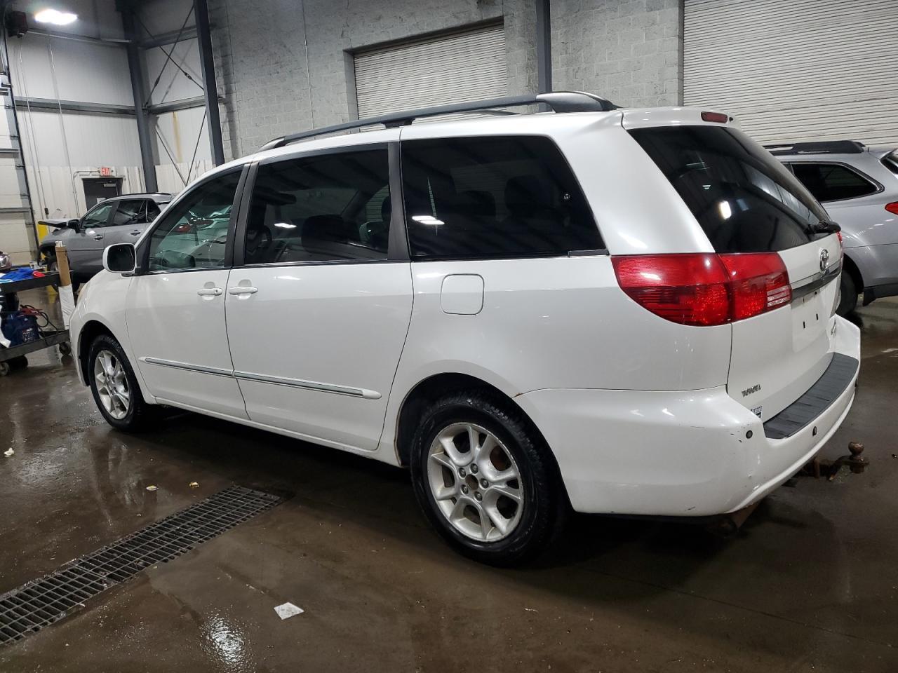 2004 Toyota Sienna Xle - Фото 2