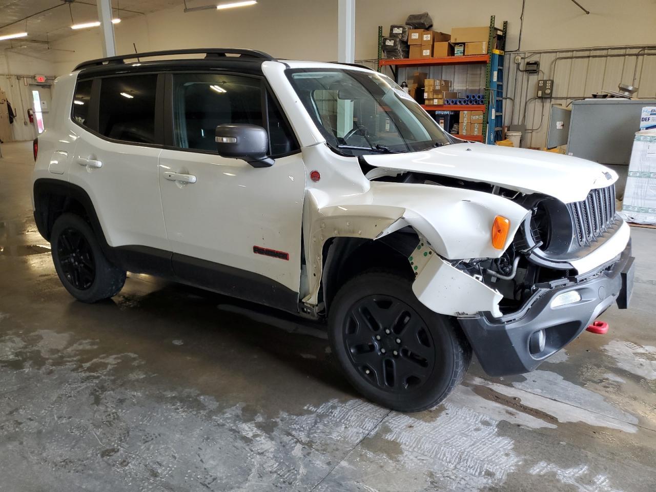 2018 Jeep Renegade Trailhawk - Image 4