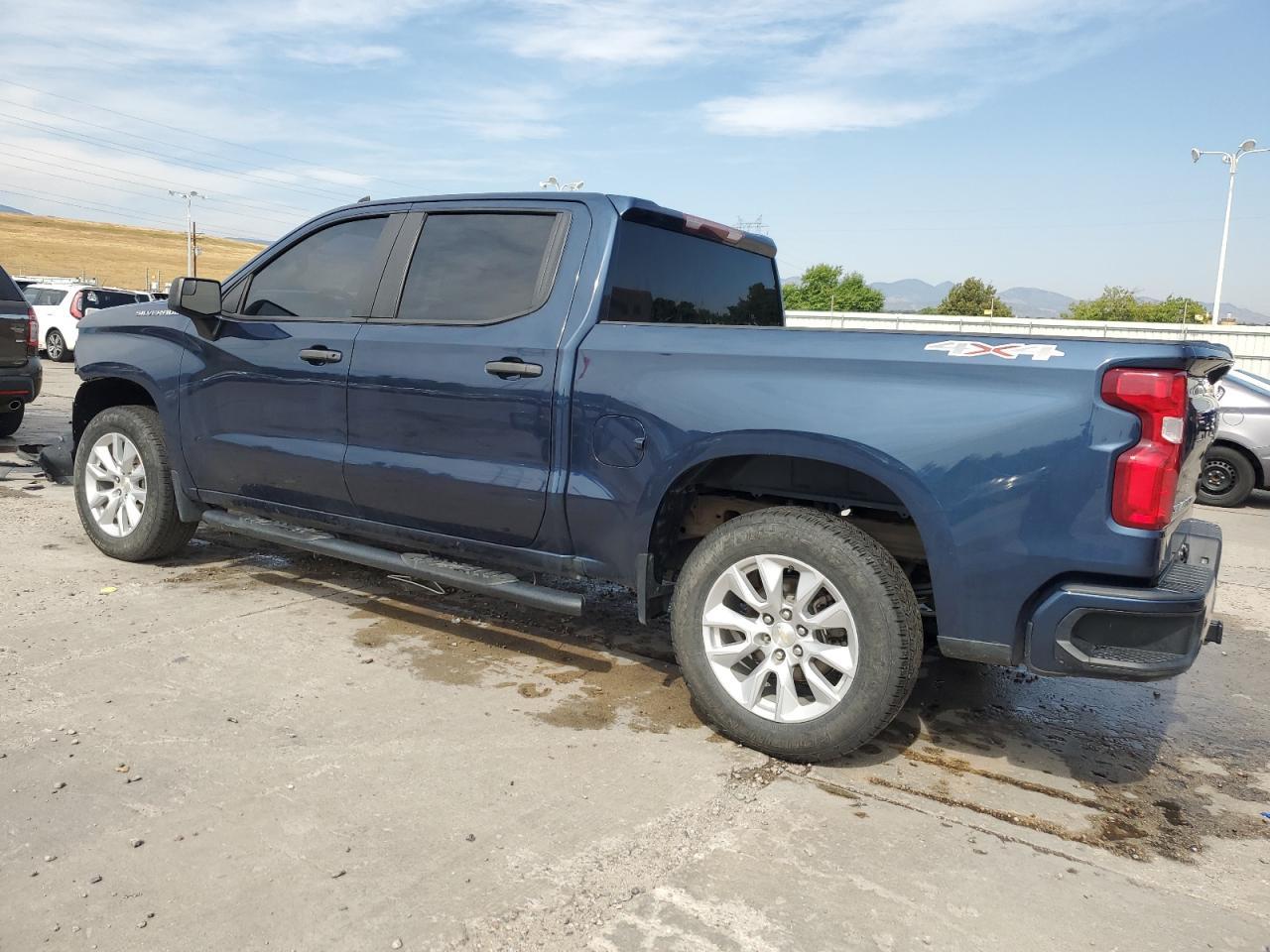 2020 Chevrolet Silverado K1500 Custom - Фото 2