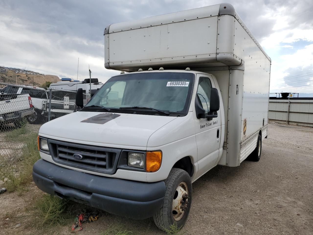 2007 Ford Econoline E450 Super Duty Cutaway Van