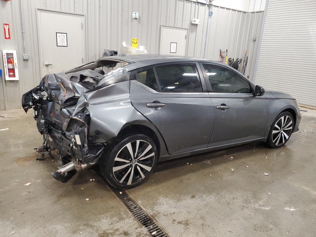 2020 Nissan Altima Sr - Фото 3