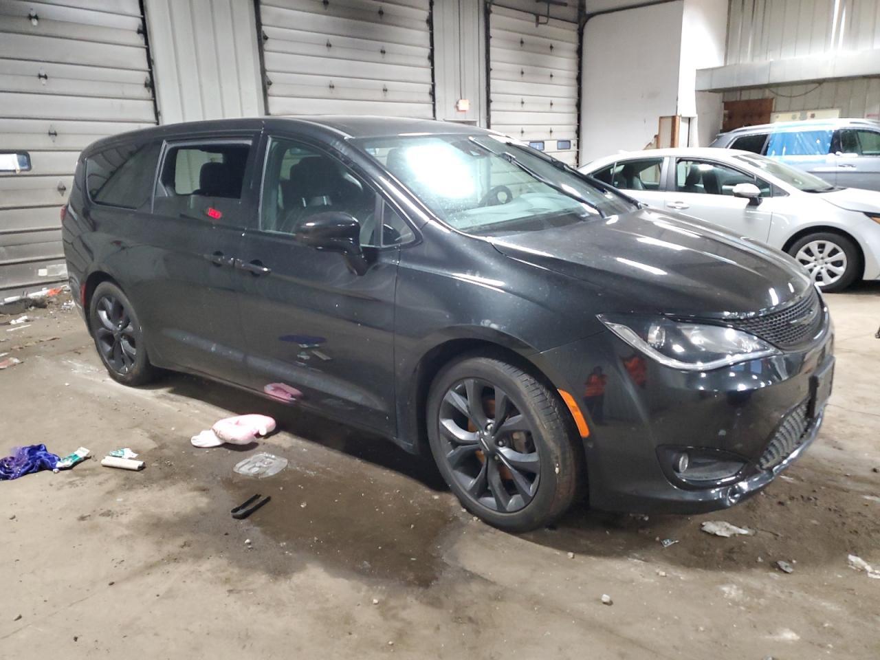 2019 Chrysler Pacifica Touring Plus - Фото 4