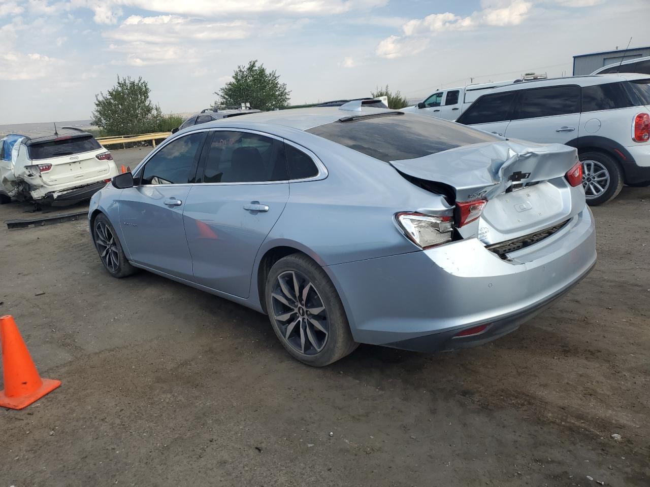 2017 Chevrolet Malibu Lt - Image 2