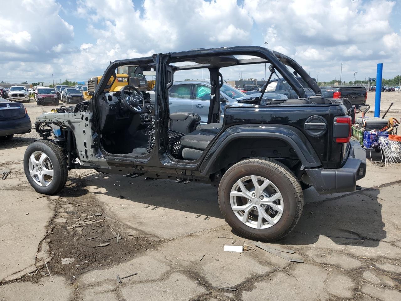 2024 Jeep Wrangler Sahara - Фото 2