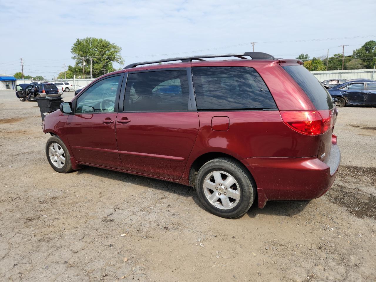 2009 Toyota Sienna Ce - Image 2