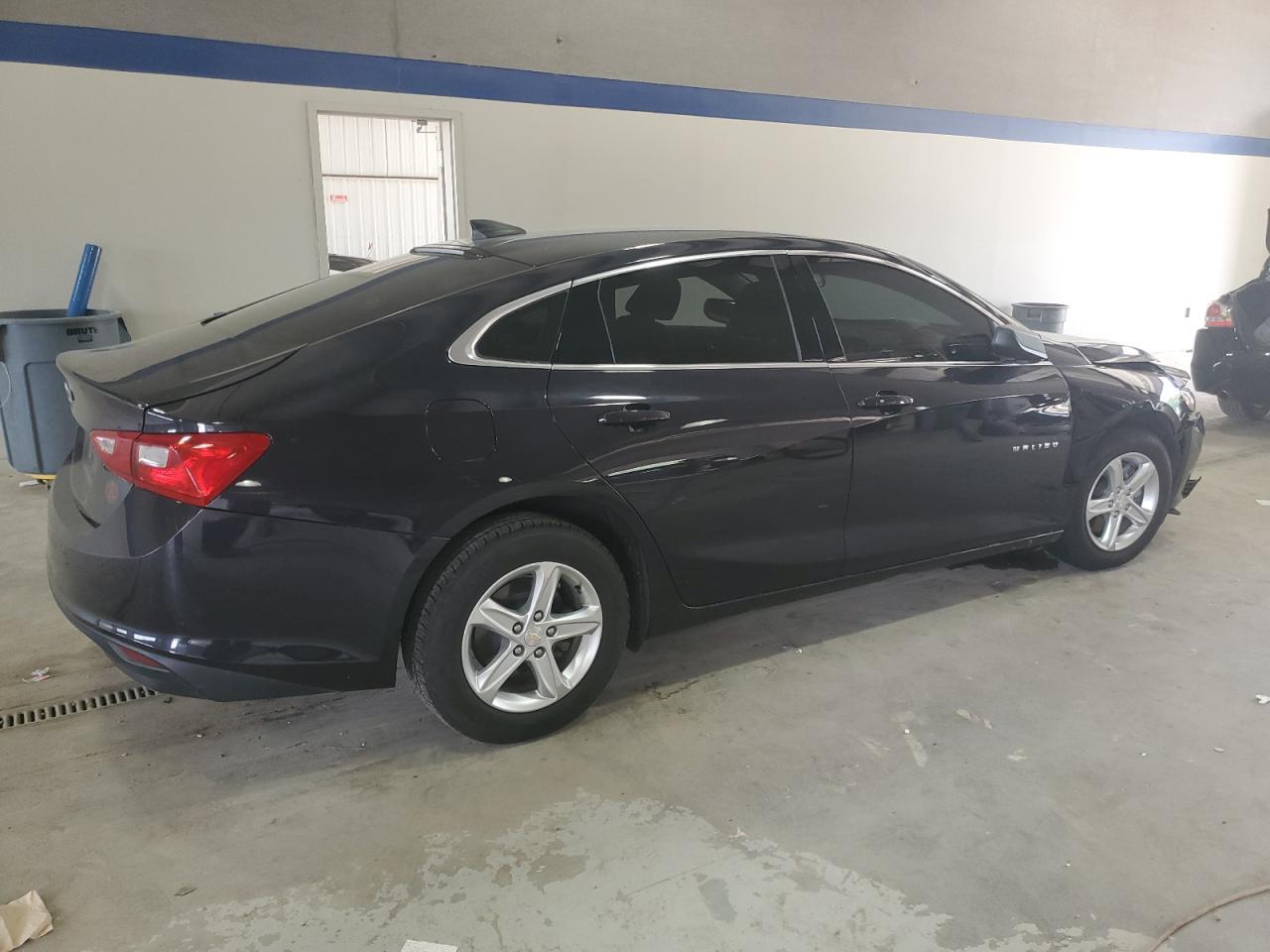 2022 Chevrolet Malibu Ls - Фото 3