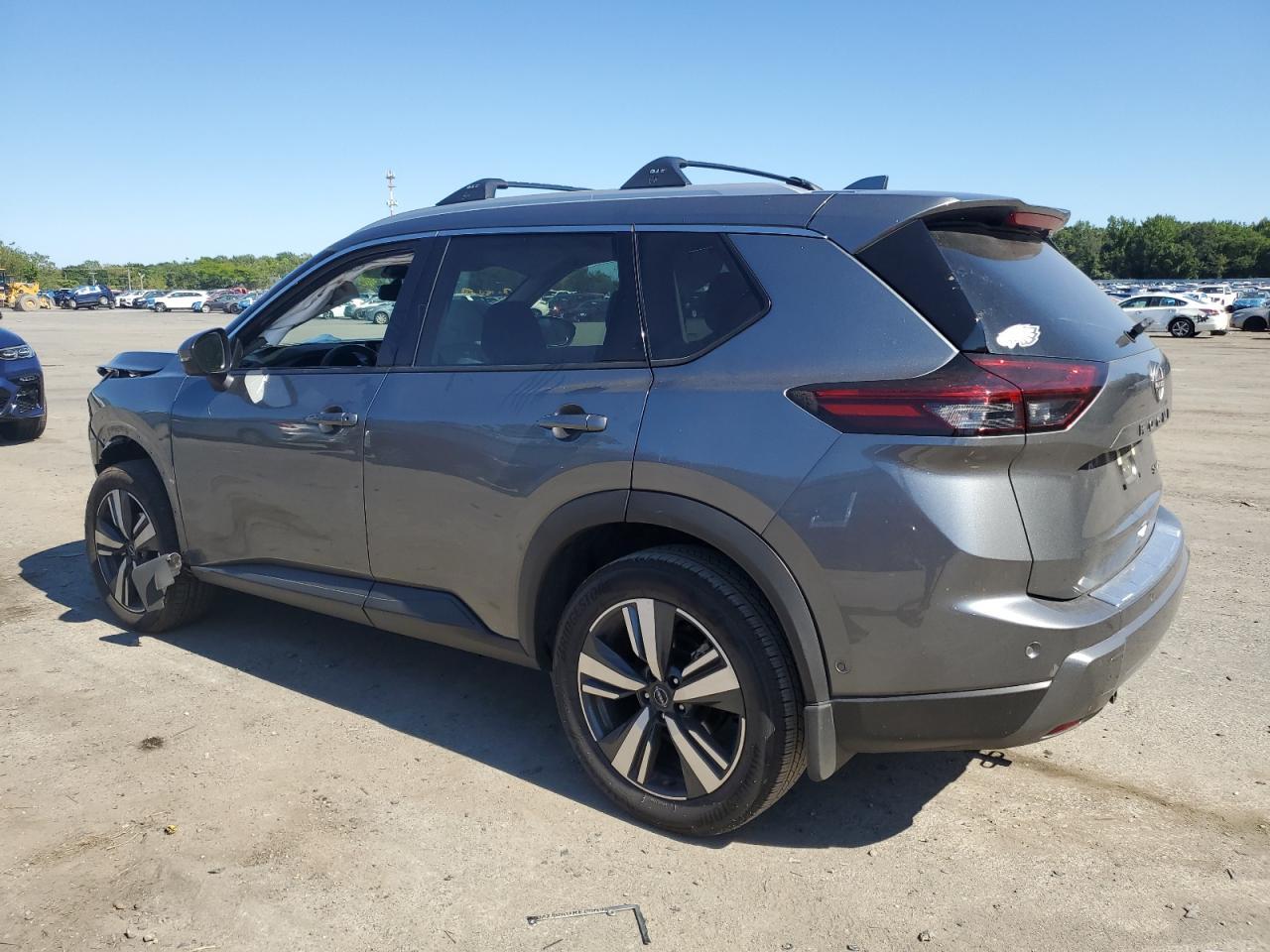 2024 Nissan Rogue Sl - Image 2