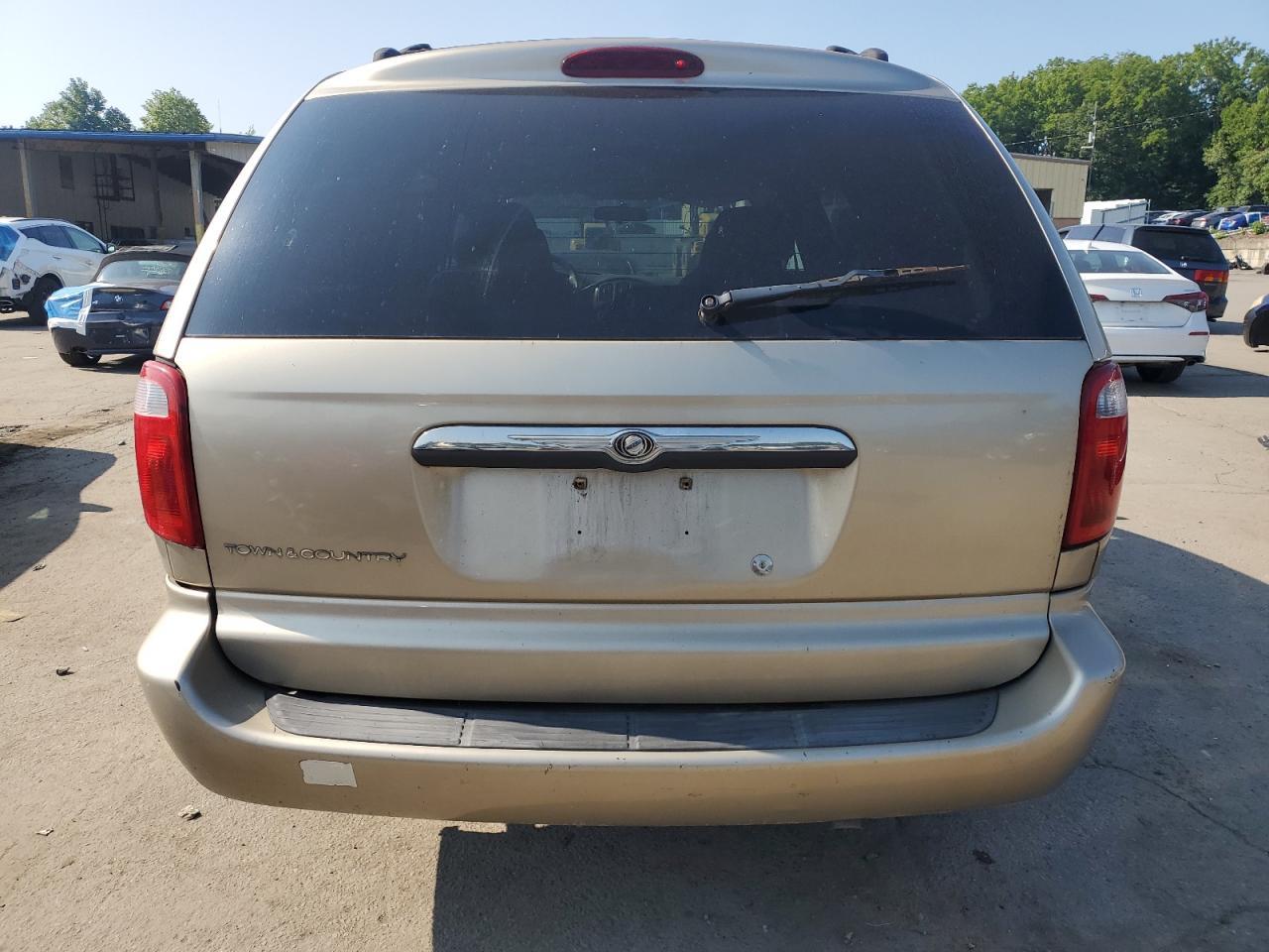 2003 Chrysler Town & Country - Image 6