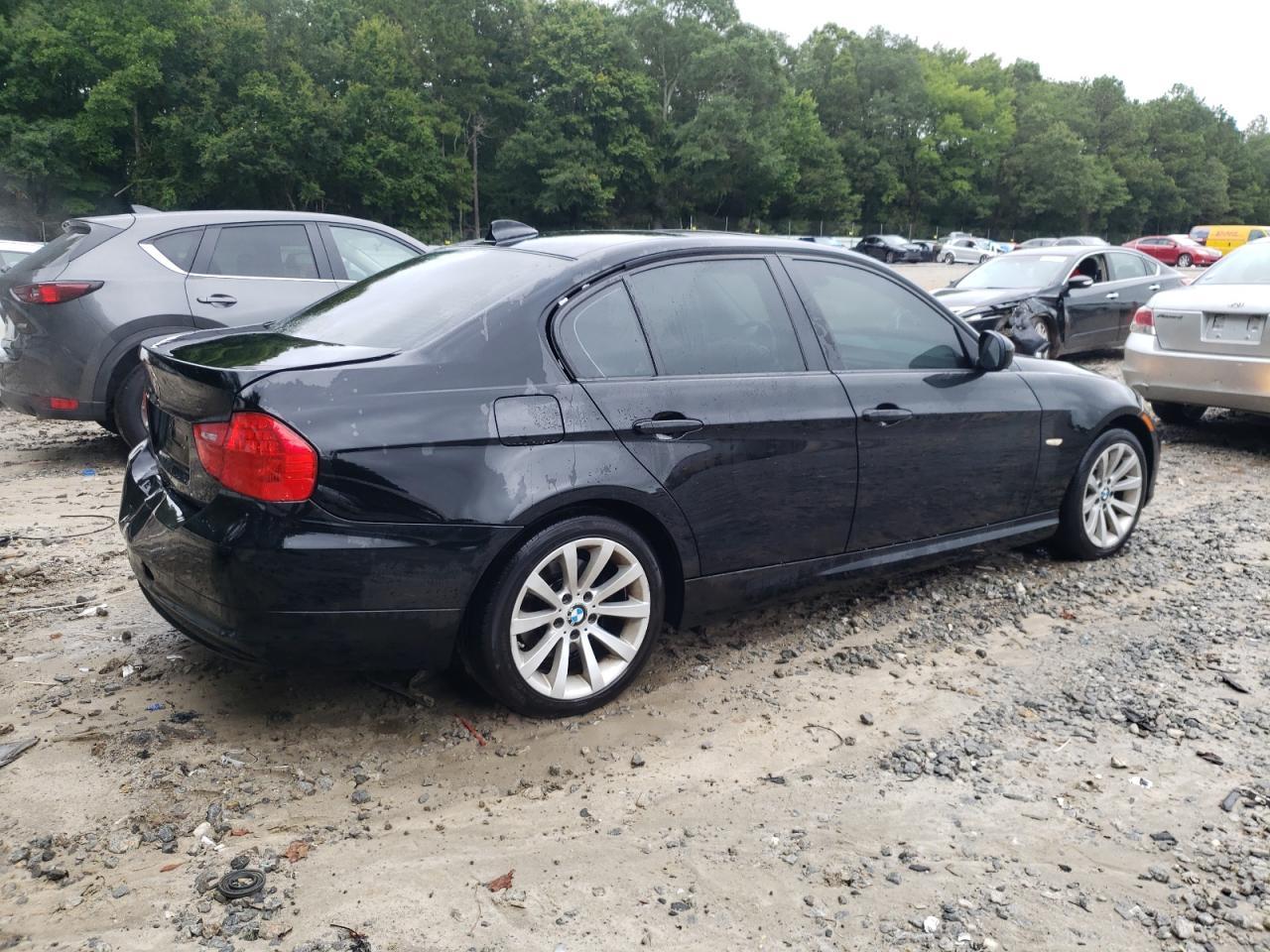 2011 BMW 328 Xi - Image 3