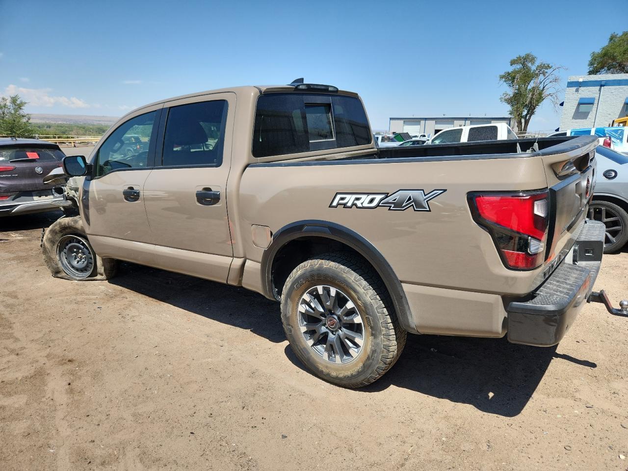 2024 Nissan Titan Pro-4X - Фото 2