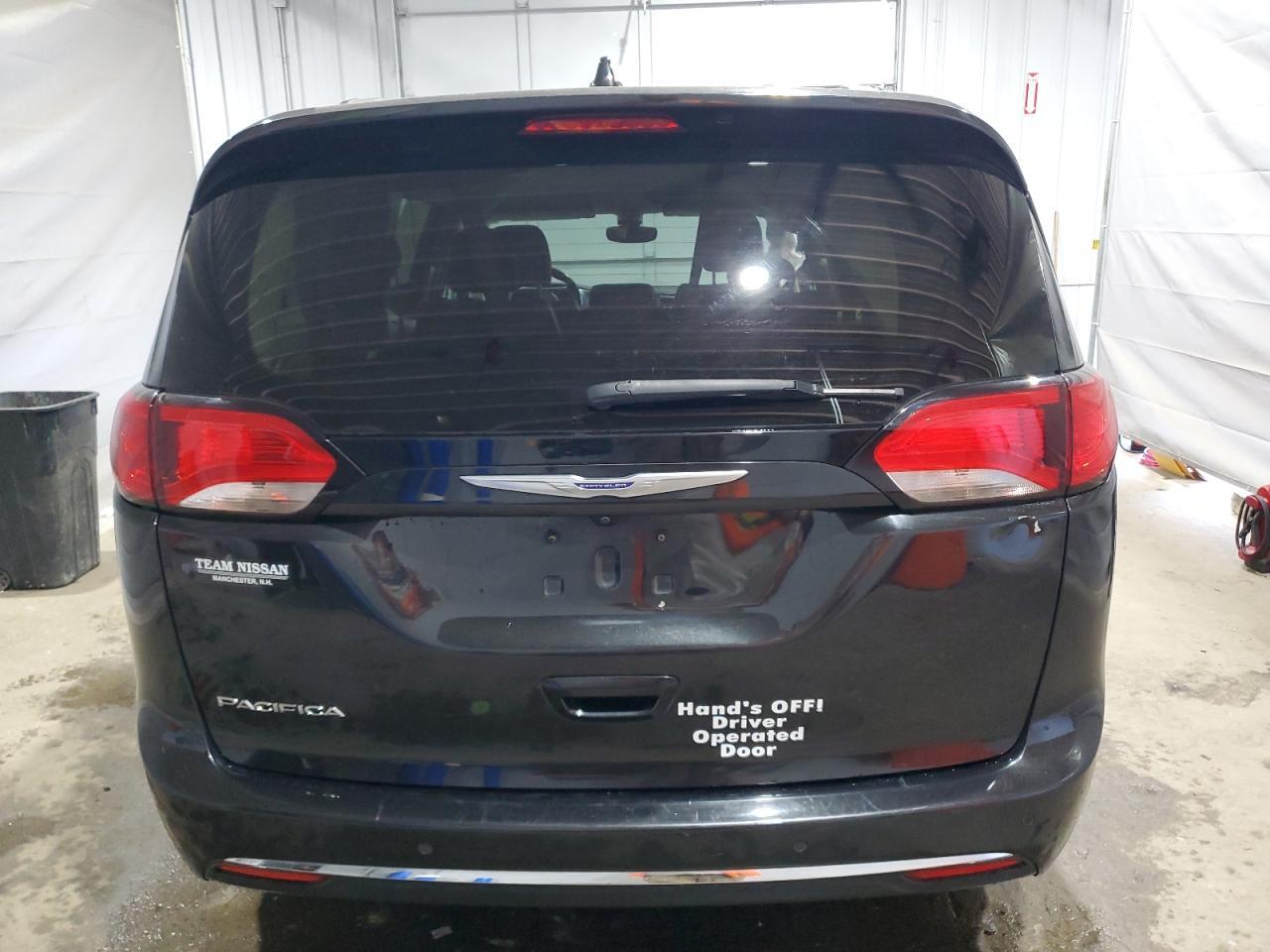 2020 Chrysler Pacifica Touring L - Image 6