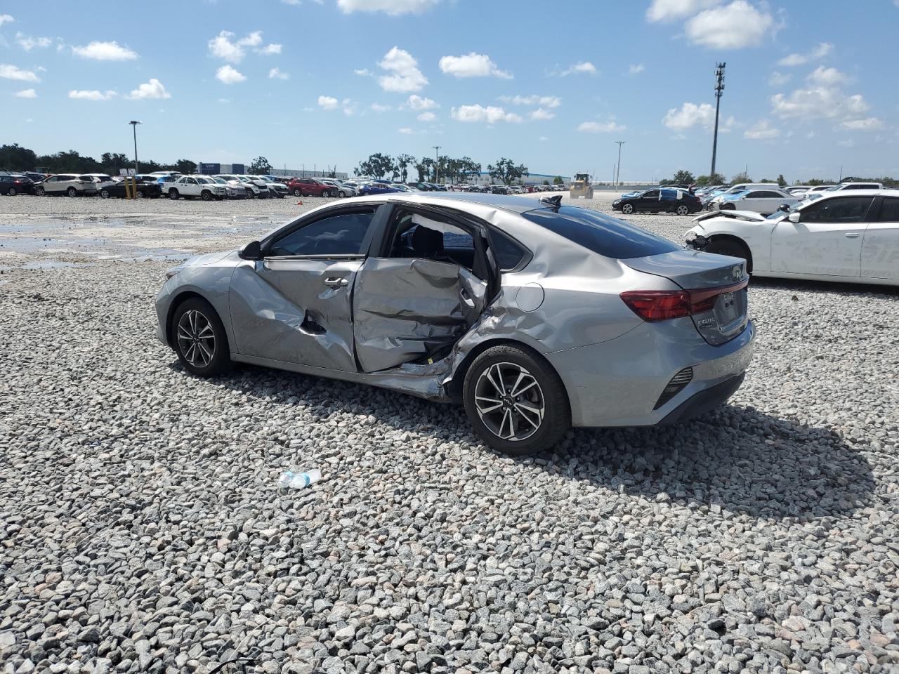 2022 Kia Forte Fe - Image 2