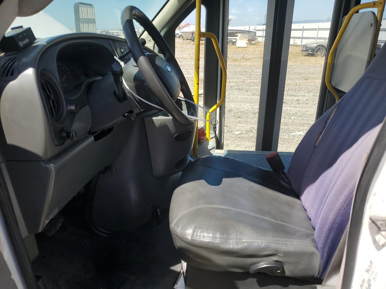 2007 Ford Econoline - Transit Vehicles Transit Bus - Фото 7