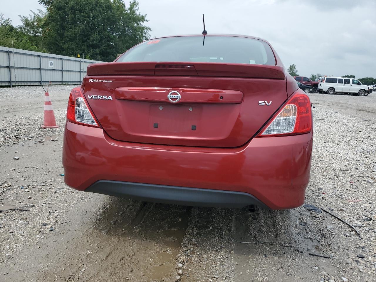 2017 Nissan Versa S - Фото 6
