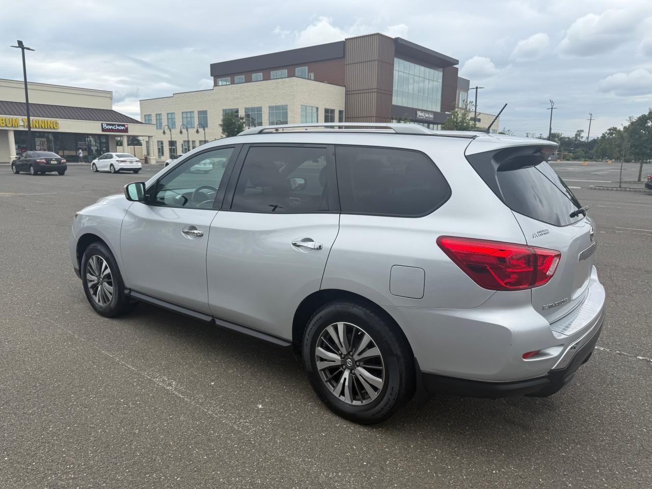 2017 Nissan Pathfinder S - Фото 3