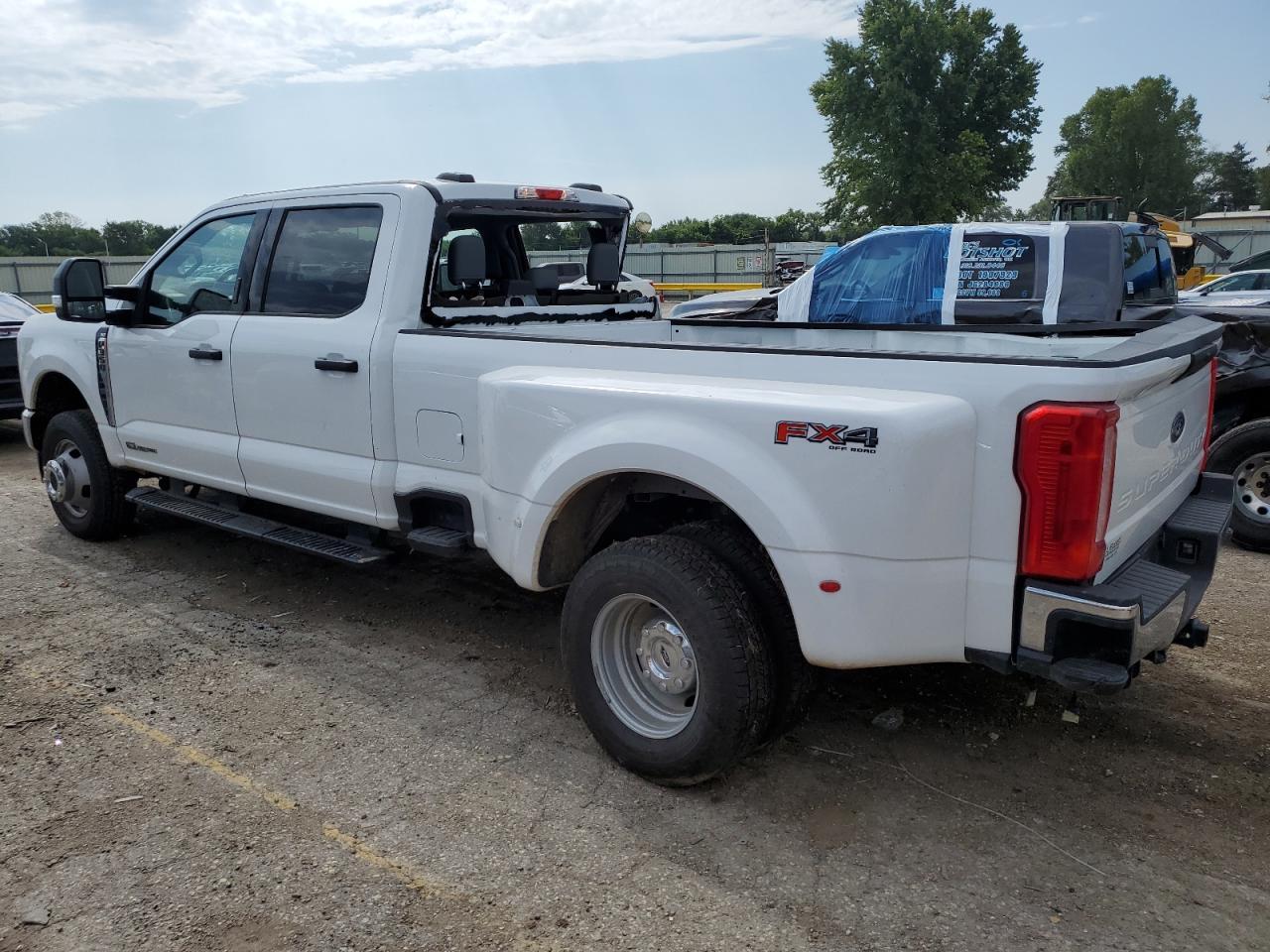 2024 Ford F350 Super Duty - Фото 2