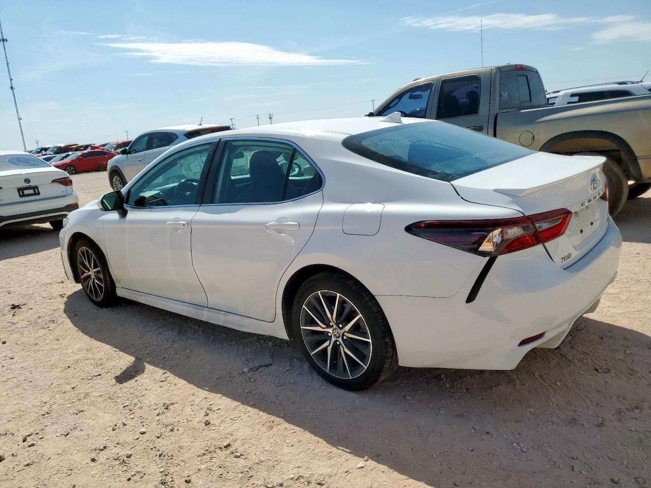 2023 Toyota Camry Se - Image 2