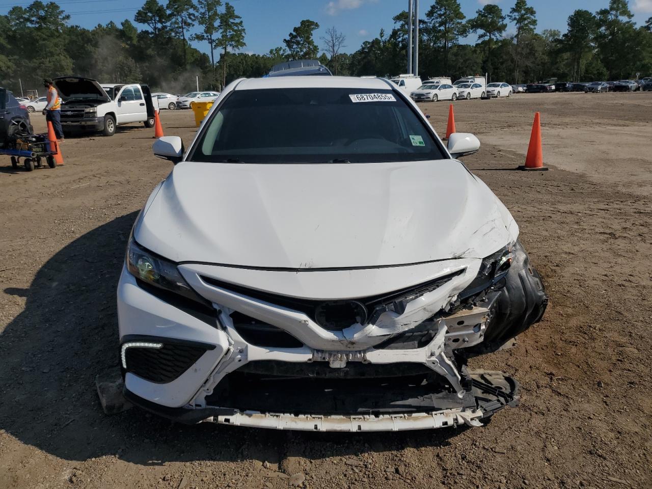2022 Toyota Camry Se - Image 5