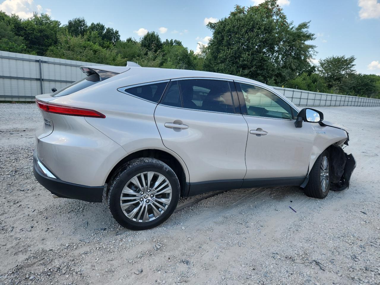 2021 Toyota Venza Le - Фото 3