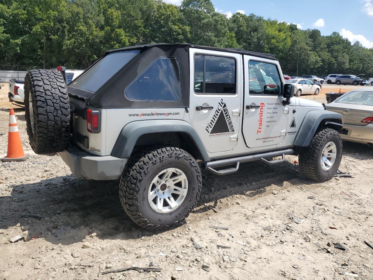 2009 Jeep Wrangler Unlimited X - Image 3