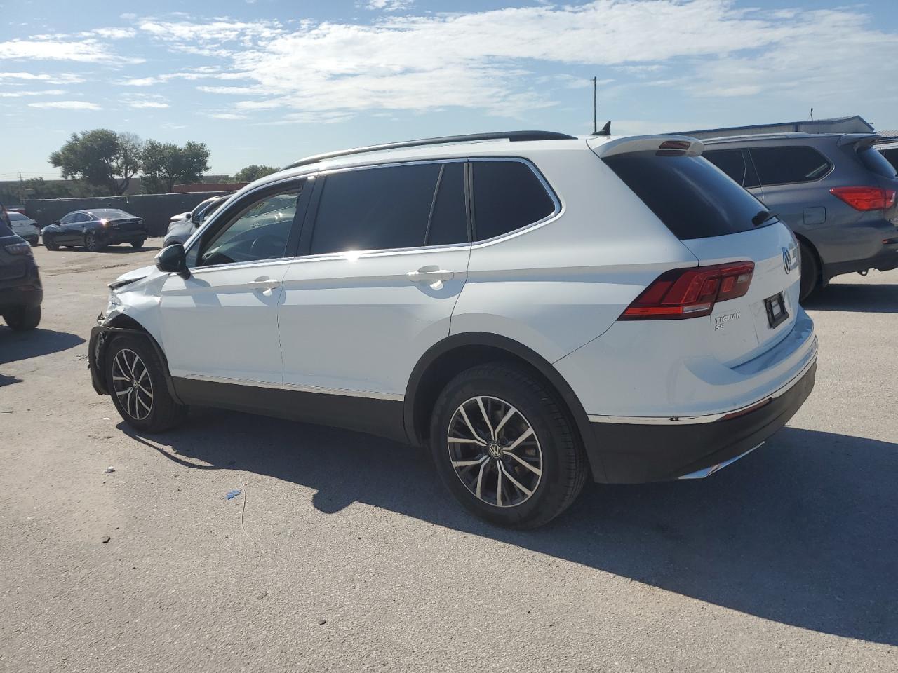 2018 Volkswagen Tiguan Se - Фото 2