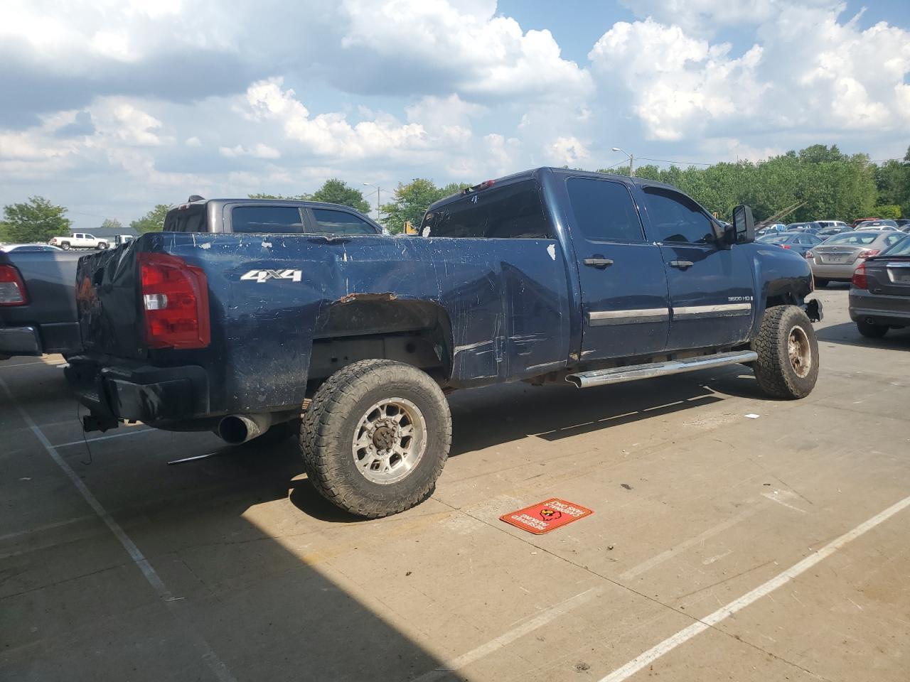 2007 Chevrolet Silverado K3500 - Image 3