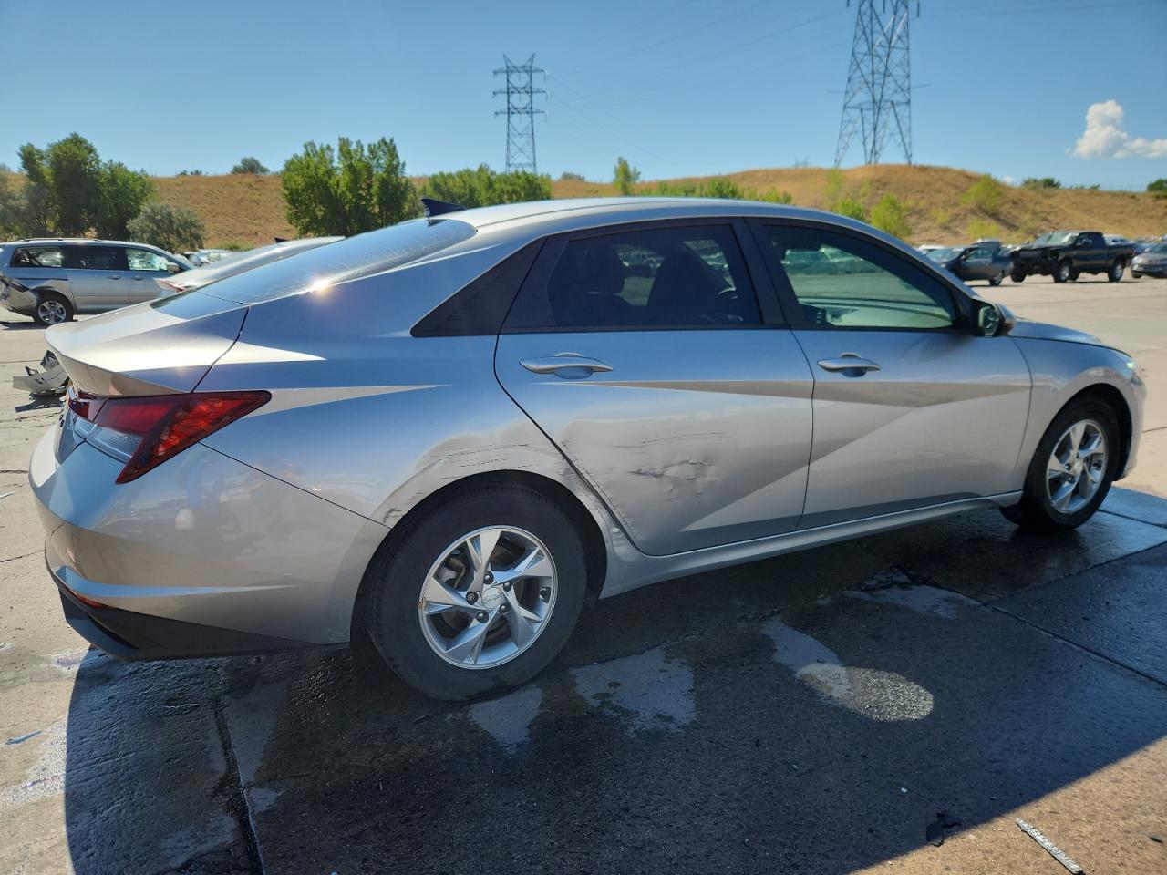 2021 Hyundai Elantra Se - Image 3
