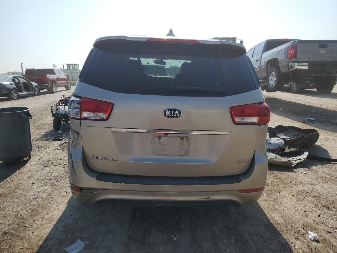 2017 Kia Sedona Lx - Фото 6