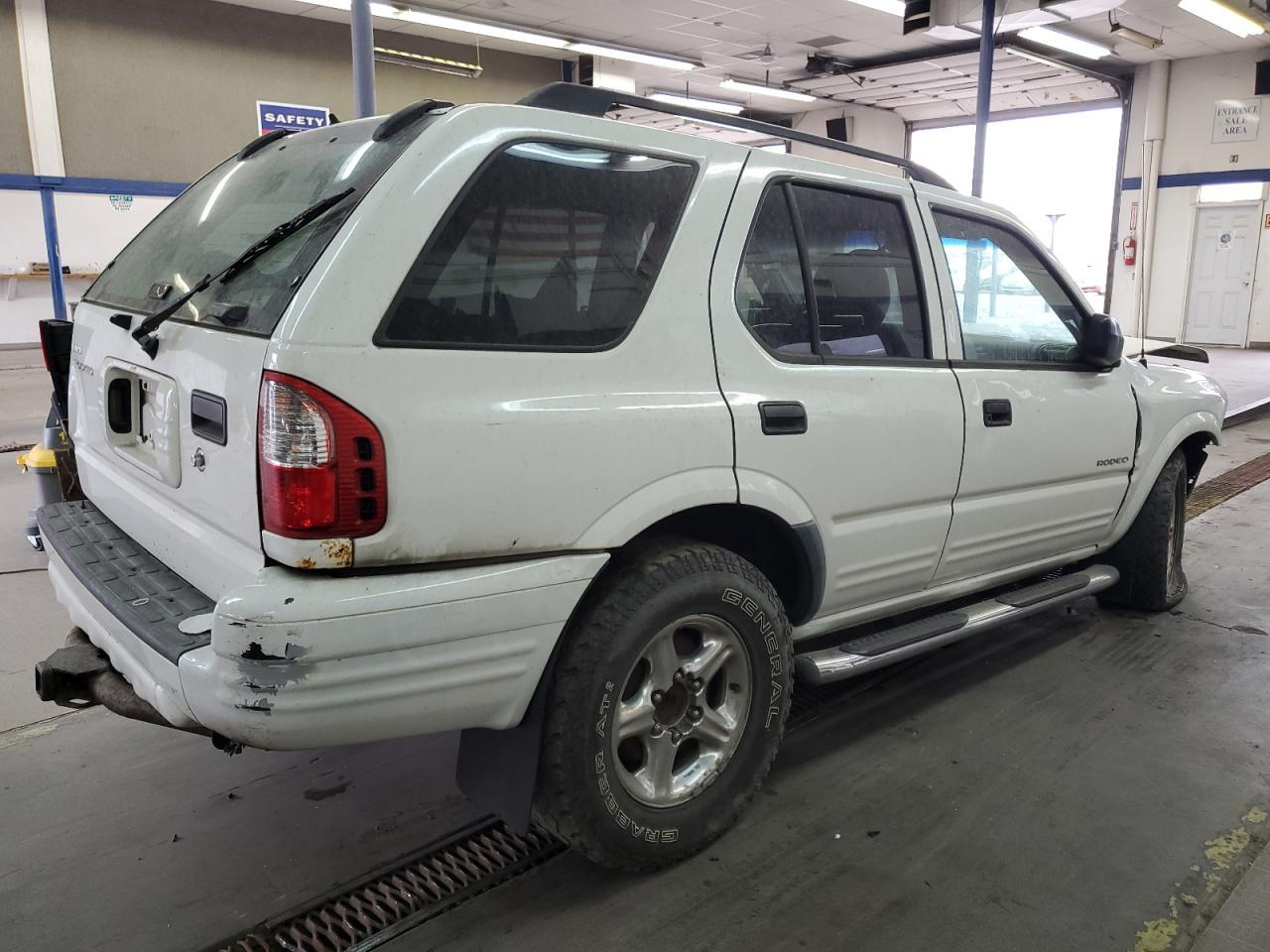 2003 Isuzu Rodeo S - Фото 3