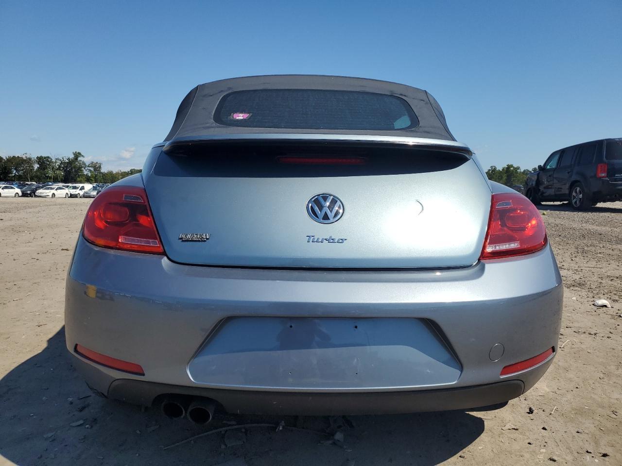 2016 Volkswagen Beetle S/Se - Фото 6