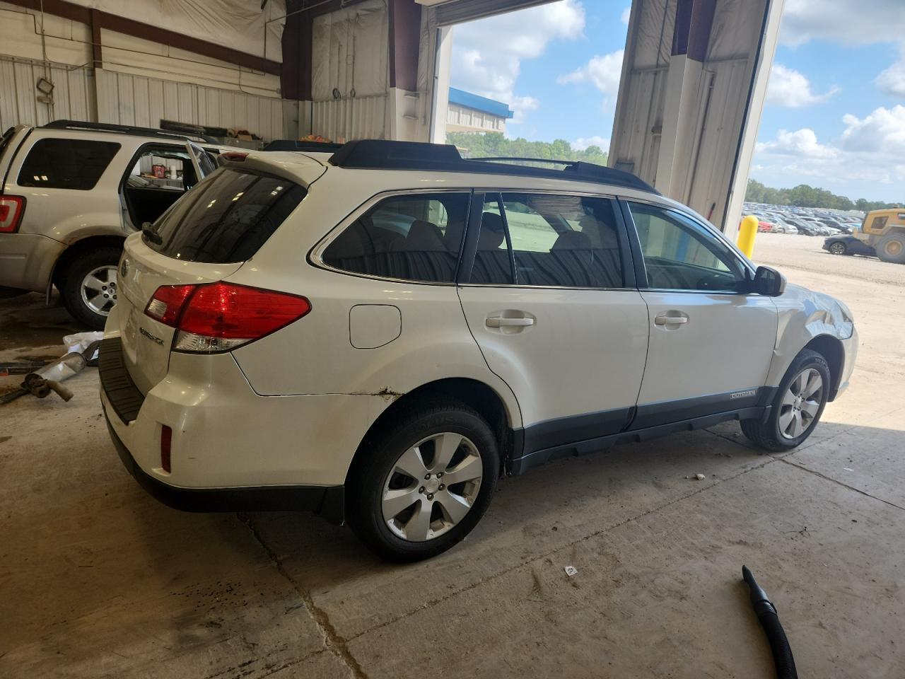 2012 Subaru Outback 2.5I Premium - Фото 3