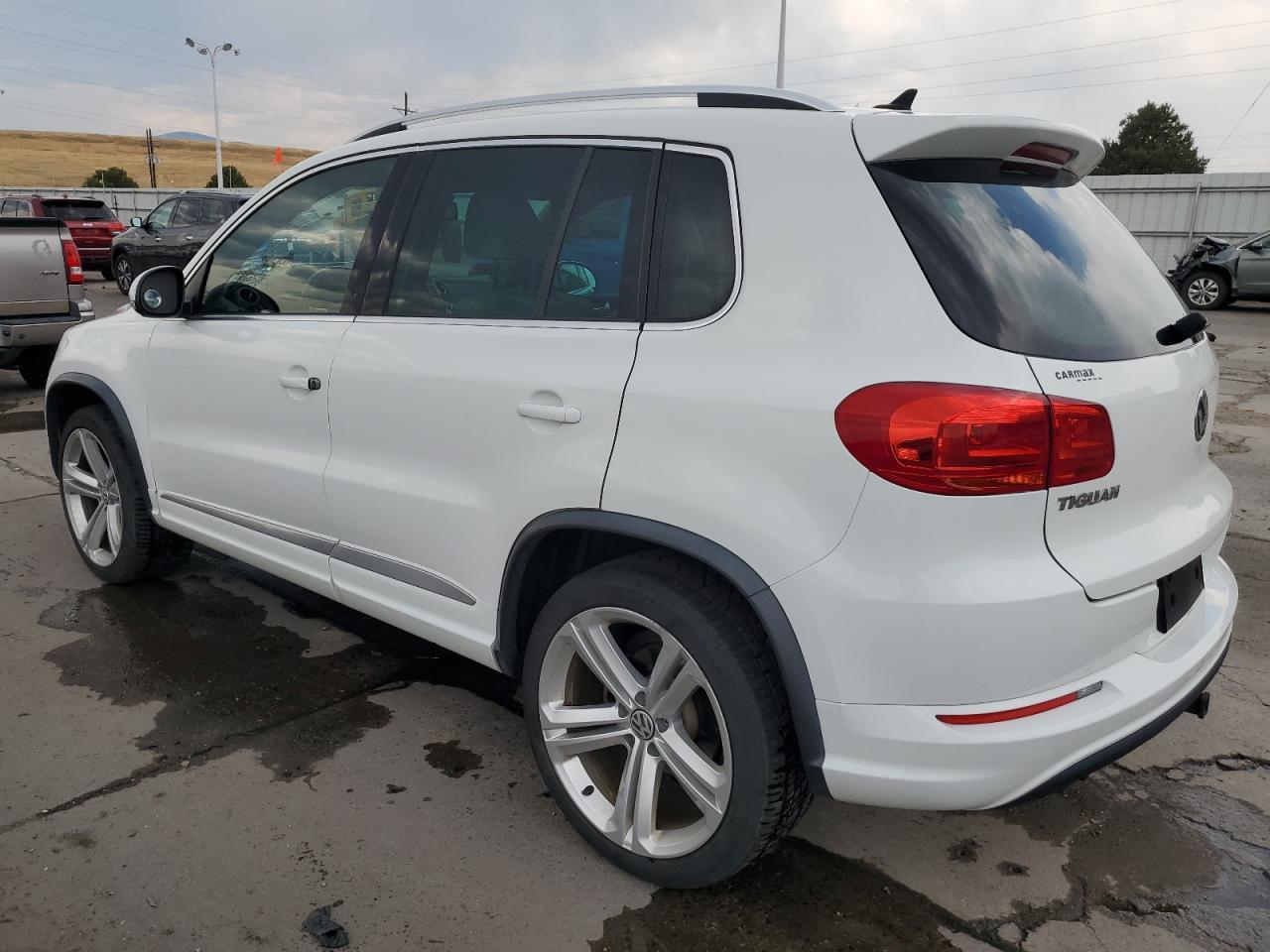 2016 Volkswagen Tiguan S - Image 2