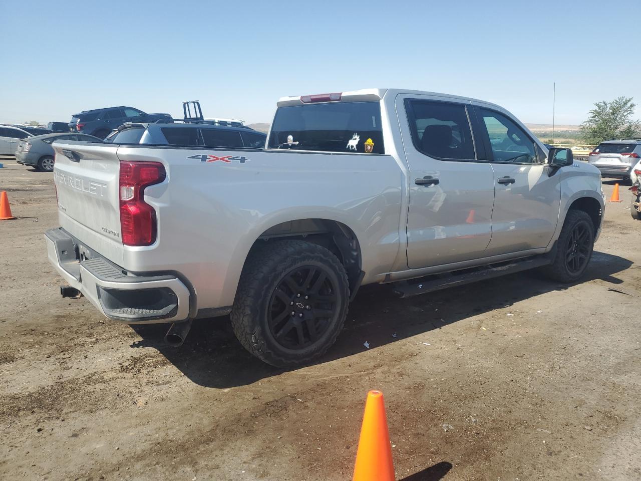 2022 Chevrolet Silverado K1500 Custom - Фото 3