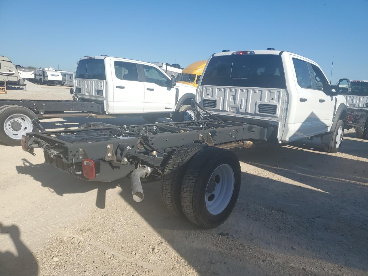2023 Ford F550 Super Duty Super Duty - Фото 3