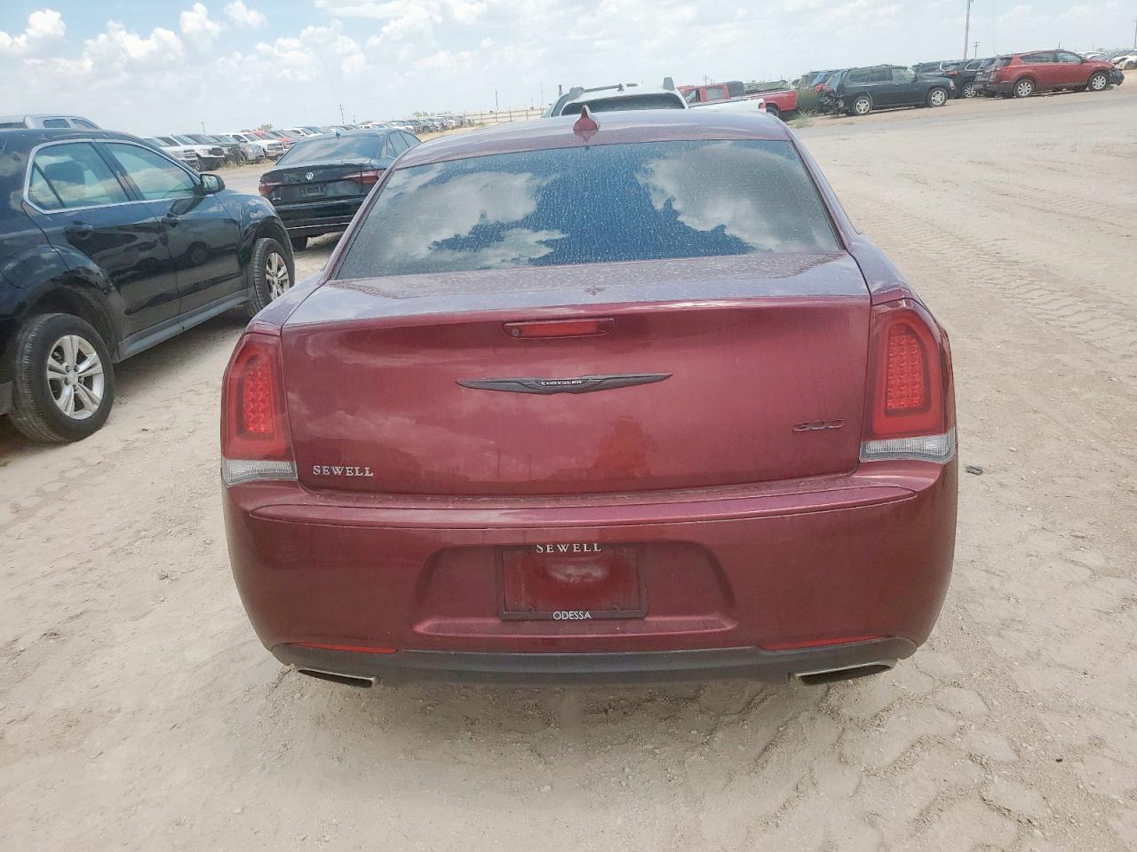 2020 Chrysler 300 Touring - Фото 6