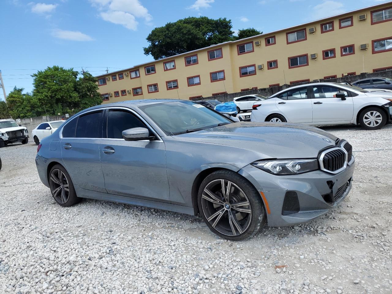 2024 BMW 330E - Фото 4