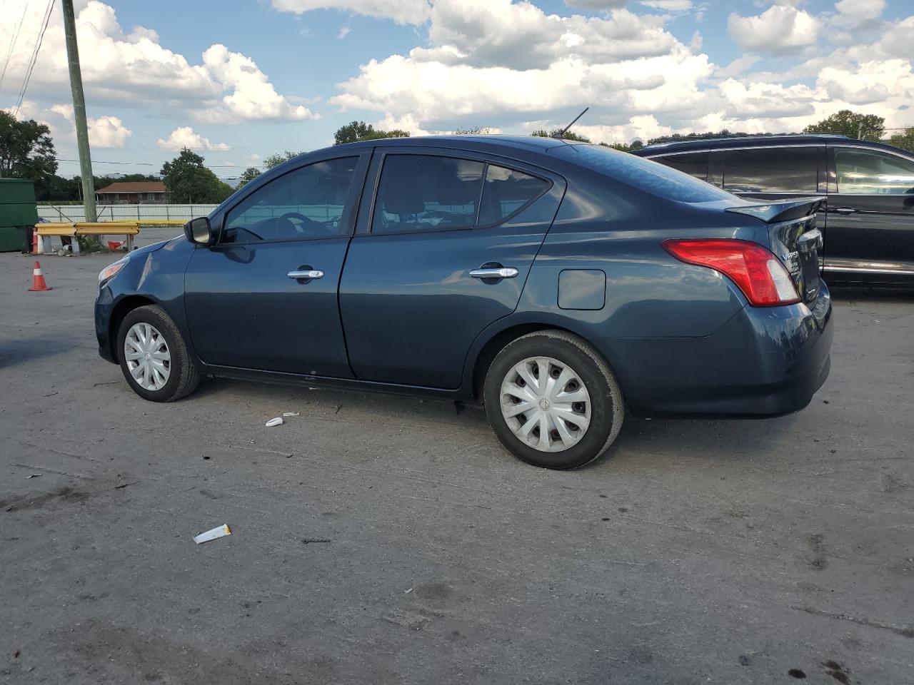 2017 Nissan Versa S - Фото 2
