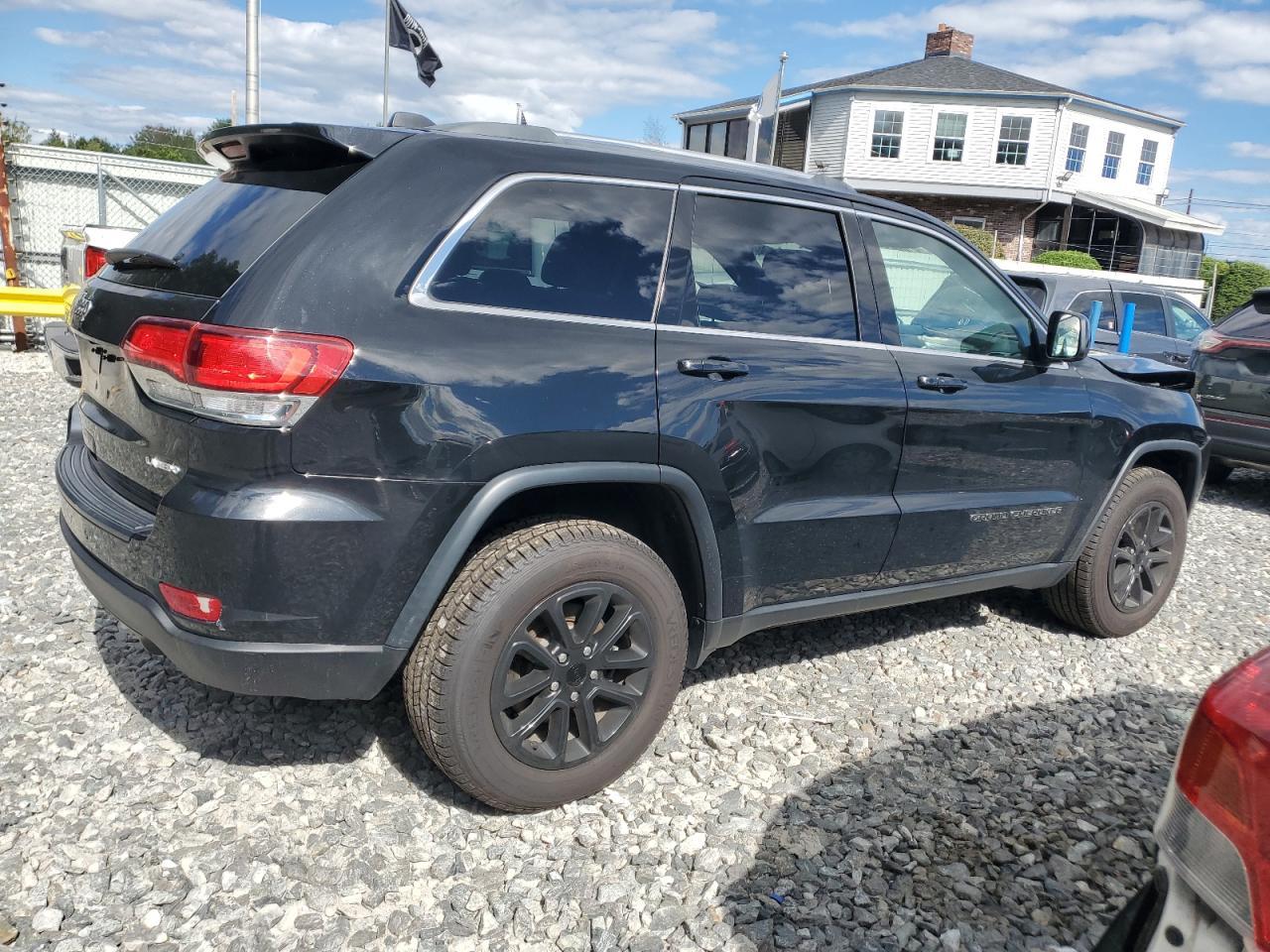 2021 Jeep Grand Cherokee Laredo - Image 3