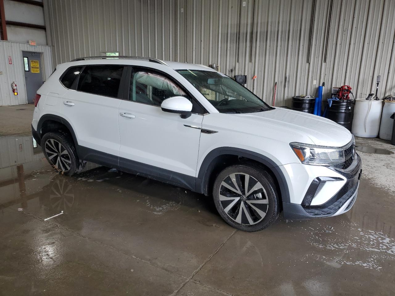 2022 Volkswagen Taos Se - Image 4