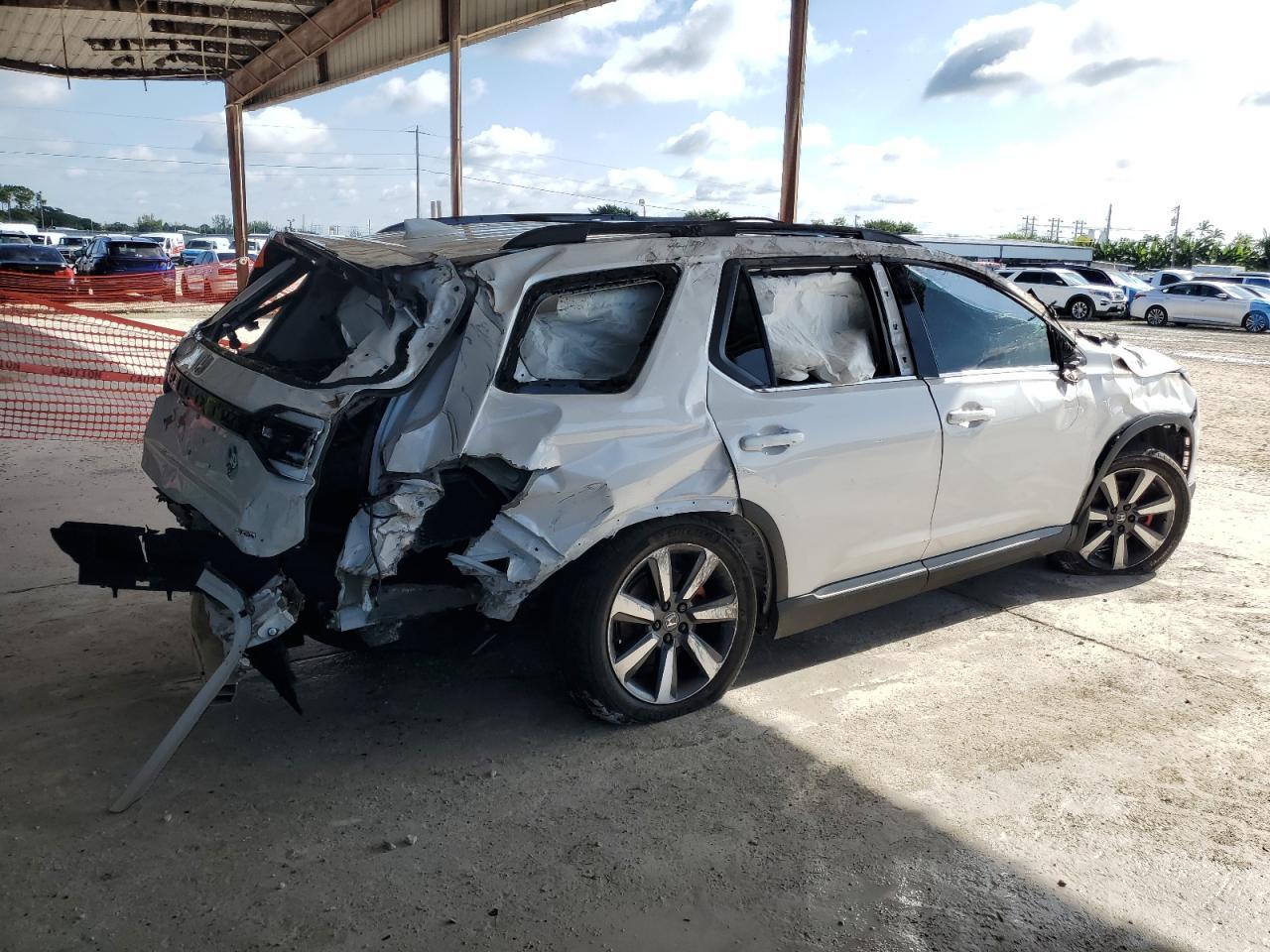 2025 Honda Pilot Touring - Image 3