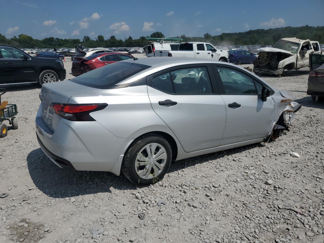 2021 Nissan Versa S - Фото 3