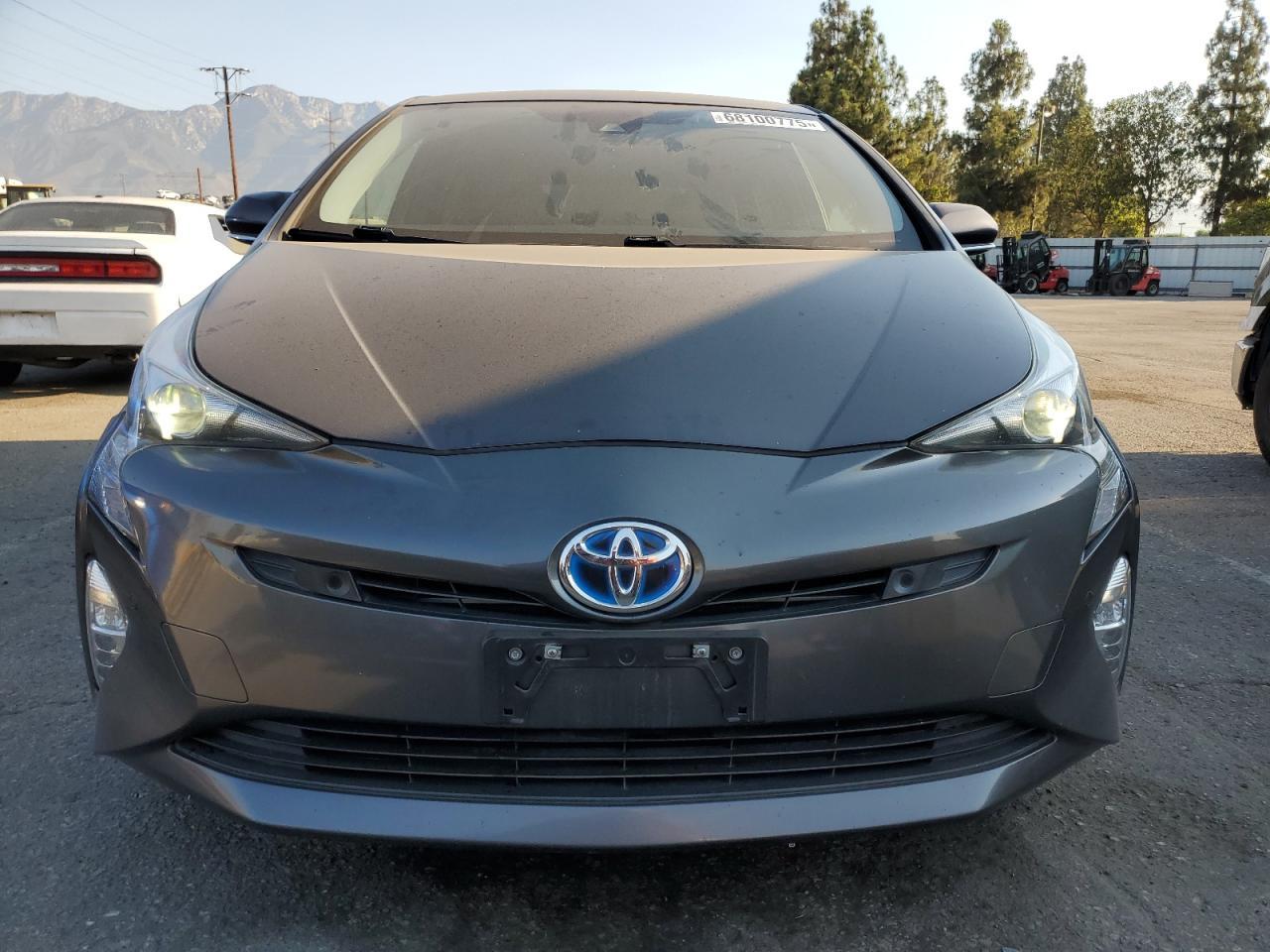 2017 Toyota Prius - Image 5