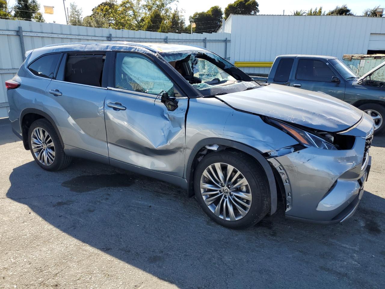 2020 Toyota Highlander Platinum - Фото 4