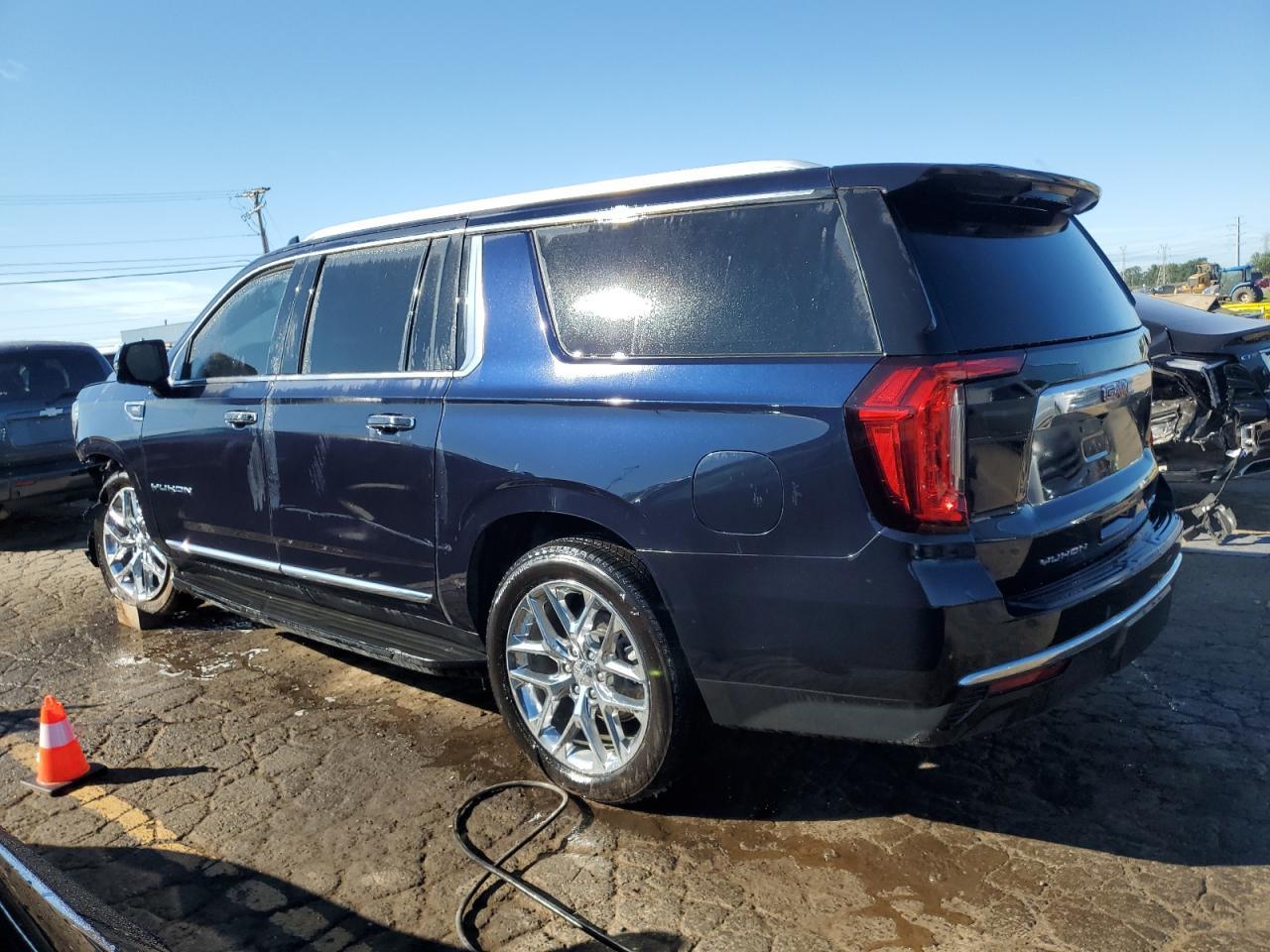 2024 GMC Yukon Xl K1500 Slt - Image 2