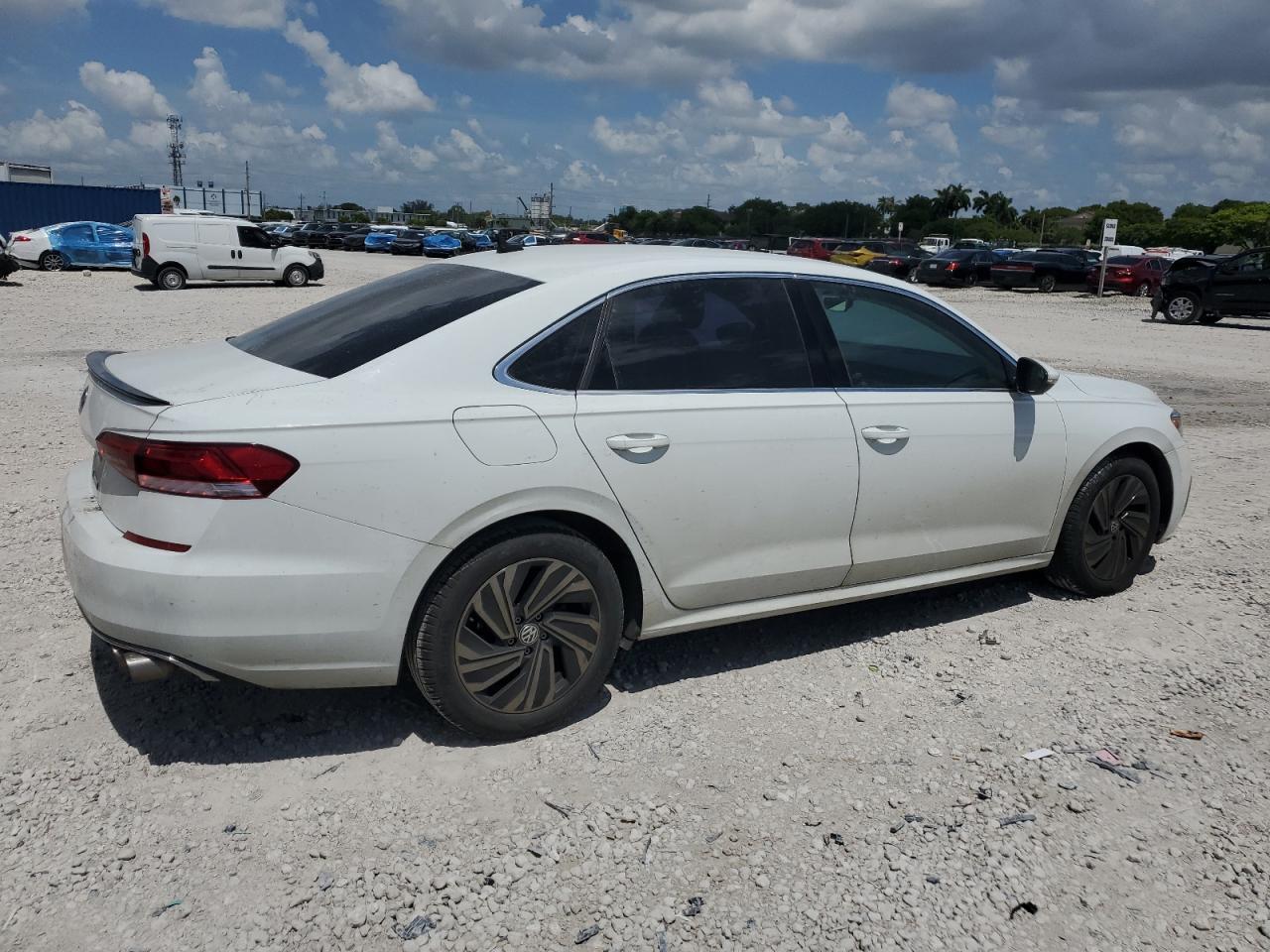 2020 Volkswagen Passat Se - Фото 3