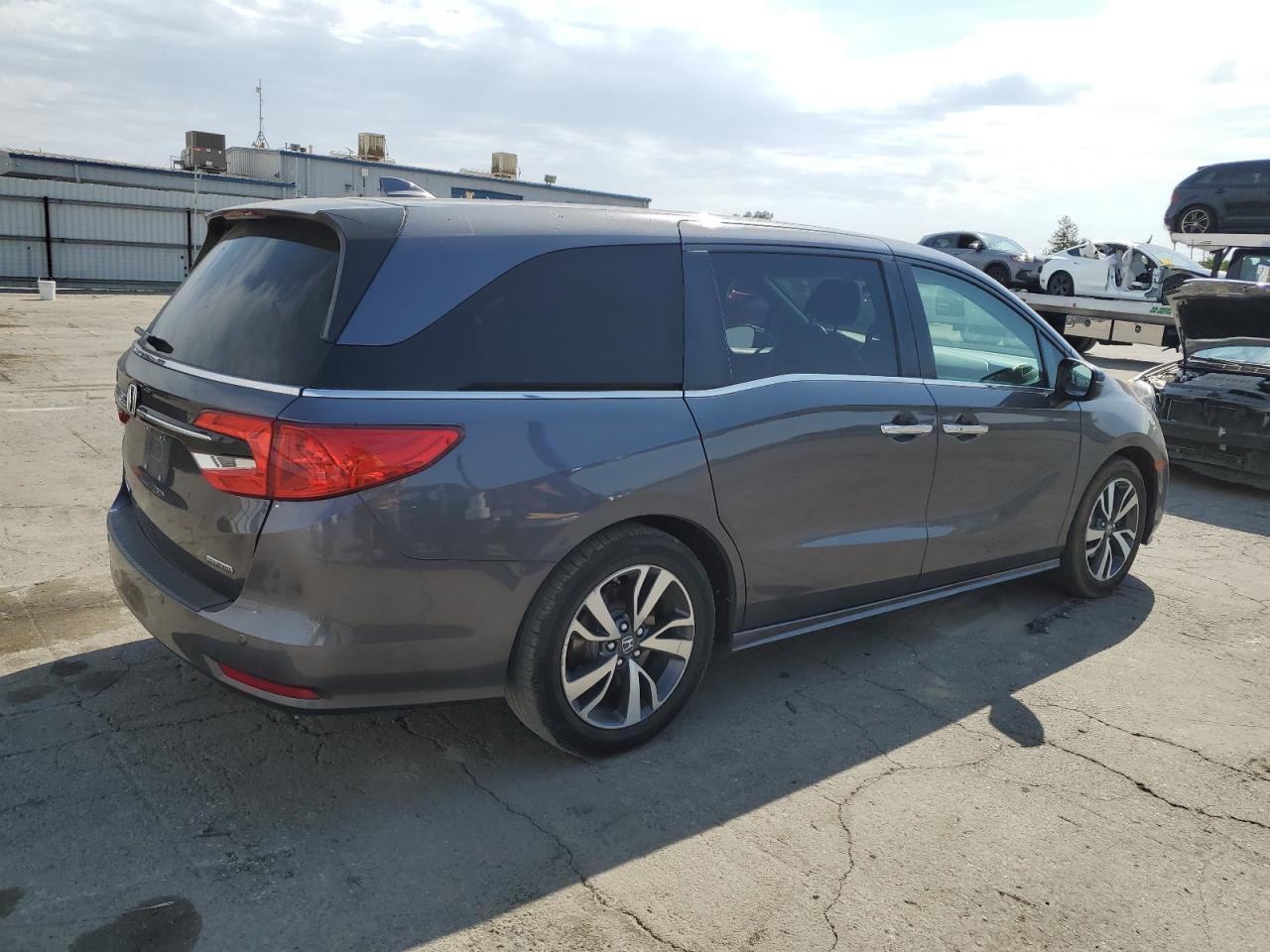 2021 Honda Odyssey Touring - Фото 3