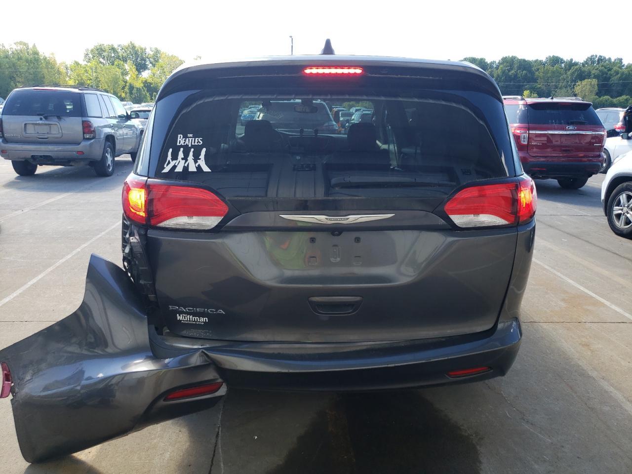 2017 Chrysler Pacifica Touring - Image 6